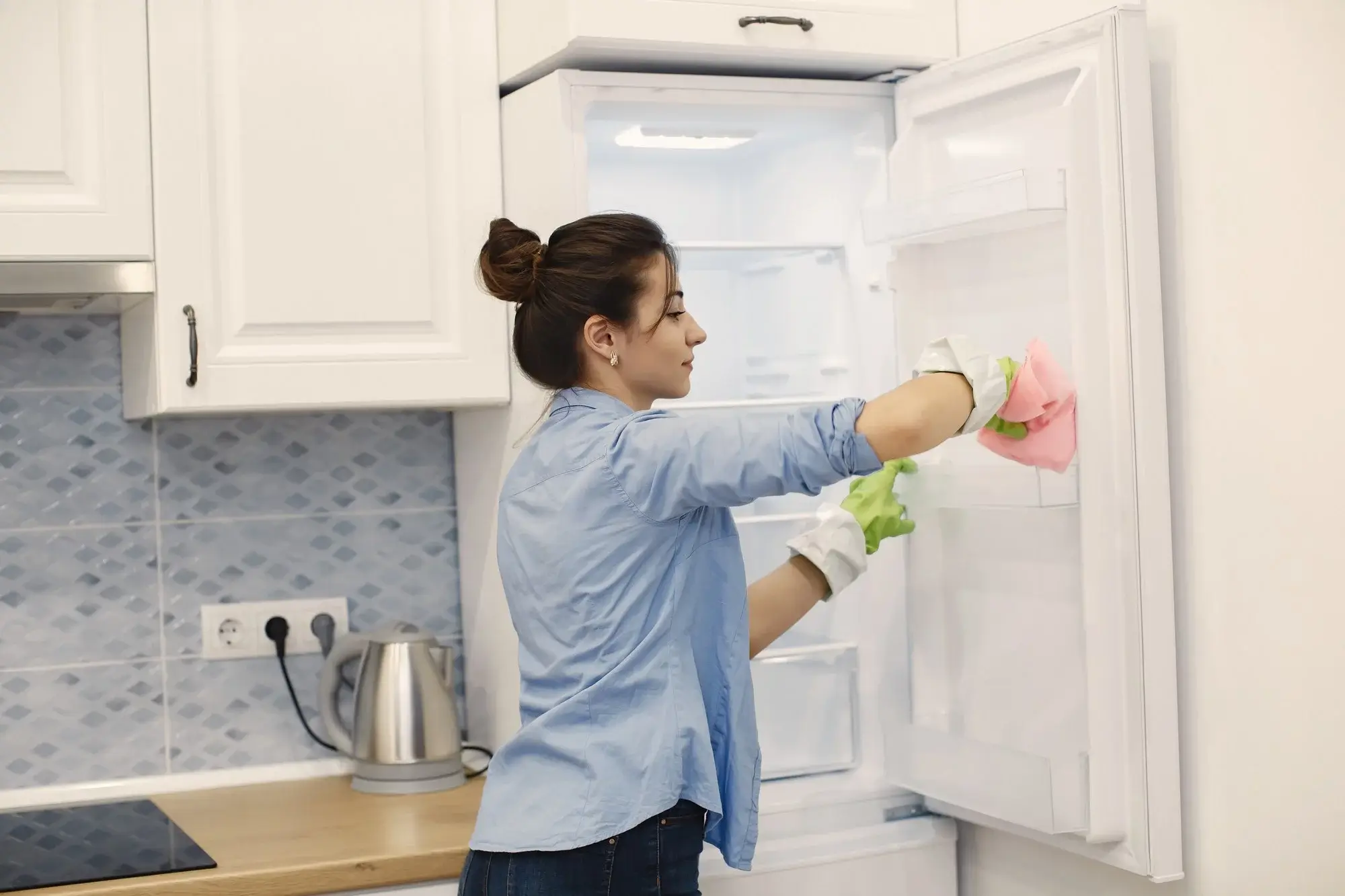 A Complete Guide: How to Clean Your Refrigerator
